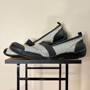 Ros Hommerson Black & White Striped Leather Slip On Shoes Size 9